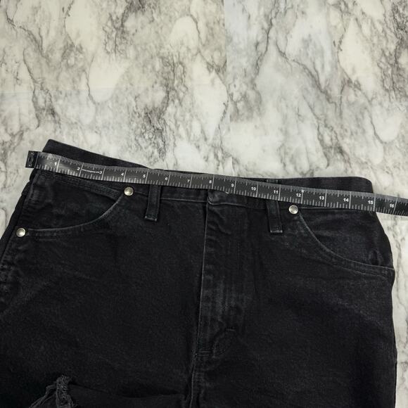 Wrangler Cowboy Cutoffs Black Wash Silver Edition Size 32 Cotton Waist 30 Womens - Picture 3 of 7